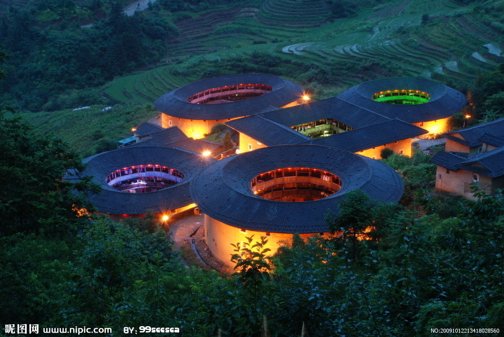福建土楼群与山谷景观